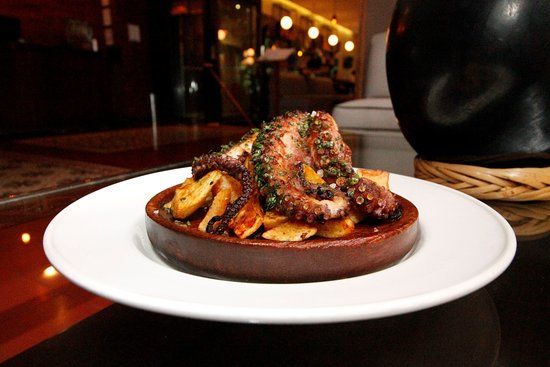 Tr3s 3istro Restaurant & Oyster Bar